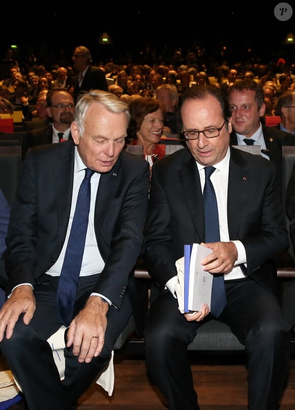 Exclusif - Jean-Marc Ayrault, François Hollande - Soirée du 10ème anniversaire de la Fondation Culture & Diversité à la Salle Pleyel à Paris le 3 octobre 2016. La Fondation Culture & Diversité a pour mission de favoriser l'accès des jeunes issus de l’éducation prioritaire aux arts et à la culture. © Dominique Jacovides/Bestimage
