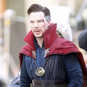 Benedict Cumberbatch lors du tournage d'une scène de "Dr Strange" sur Madison avenue à New York le 3 avril 2016