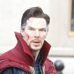 Benedict Cumberbatch lors du tournage d'une scène de "Dr Strange" sur Madison avenue à New York le 3 avril 2016