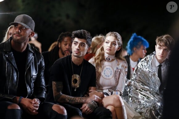 Gigi Hadid et son compagnon Zayn Malik au défilé Givenchy à Paris. Le 2 octobre 2016. © Olivier Borde / Bestimage