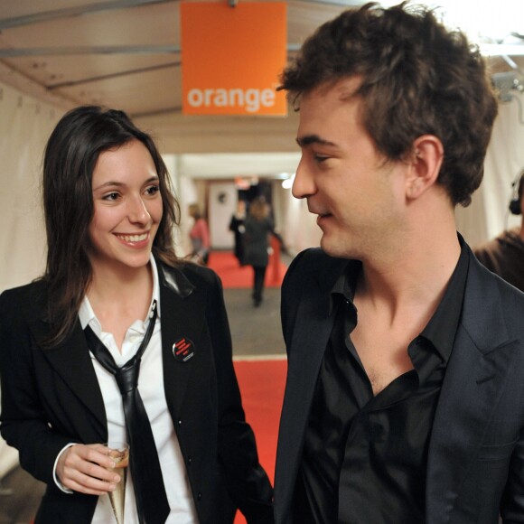 Renan Luce et Lolita Séchan lors des Victoires de la Musique, le 8 mars 2008 à Paris.