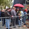 Fans faisant la queue pour la premier concert du chanteur Renaud de sa nouvelle tournée après 10 ans d'absence aux Arènes de l'Agora à Evry, le 1er octobre 2016. © Lionel Urman/Bestimage