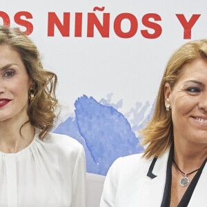 La reine Letizia d'Espagne était mobilisée le 5 octobre 2016 pour la journée de la Croix-Rouge espagnole, au siège de l'organisation à Madrid.