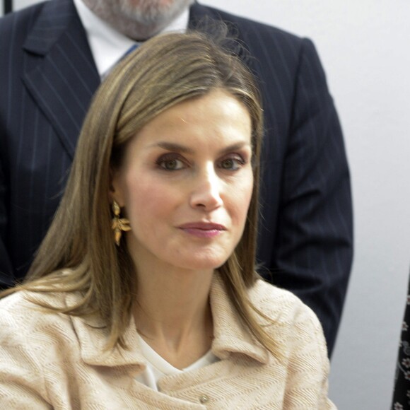 La reine Letizia d'Espagne inaugurait l'année 2016-2017 de formation professionnelle à l'occasion d'une visite à l'institut "San Rosendo" à Mondonedo le 4 octobre 2016.