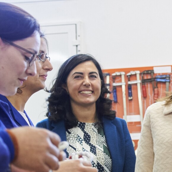 La reine Letizia d'Espagne inaugurait l'année 2016-2017 de formation professionnelle à l'occasion d'une visite à l'institut "San Rosendo" à Mondonedo le 4 octobre 2016.