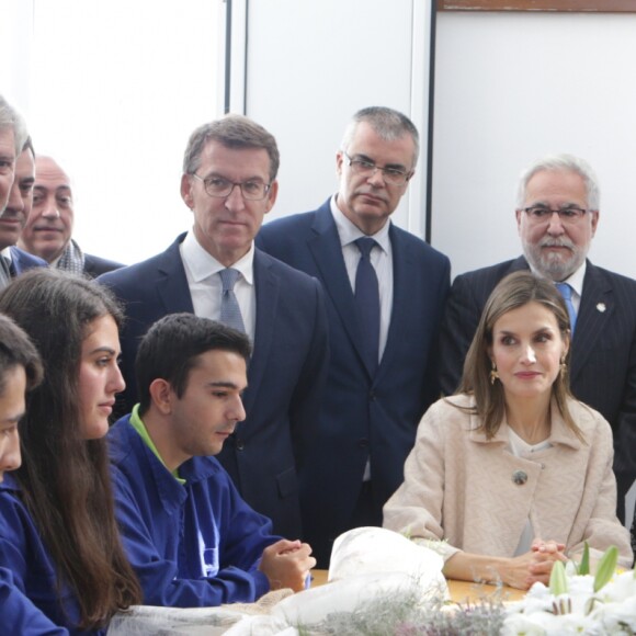 La reine Letizia d'Espagne inaugurait l'année 2016-2017 de formation professionnelle à l'occasion d'une visite à l'institut "San Rosendo" à Mondonedo le 4 octobre 2016.