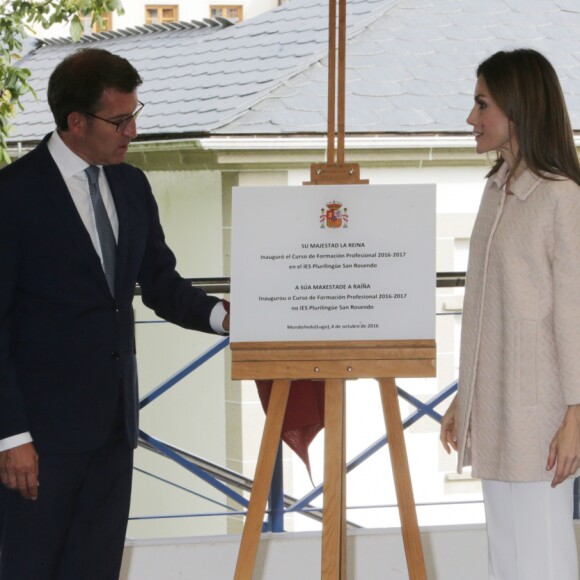 La reine Letizia d'Espagne inaugurait l'année 2016-2017 de formation professionnelle à l'occasion d'une visite à l'institut "San Rosendo" à Mondonedo le 4 octobre 2016.