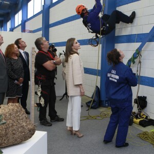 La reine Letizia d'Espagne inaugurait l'année 2016-2017 de formation professionnelle à l'occasion d'une visite à l'institut "San Rosendo" à Mondonedo le 4 octobre 2016.