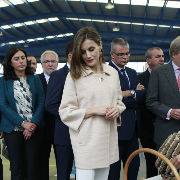 La reine Letizia d'Espagne inaugurait l'année 2016-2017 de formation professionnelle à l'occasion d'une visite à l'institut "San Rosendo" à Mondonedo le 4 octobre 2016.