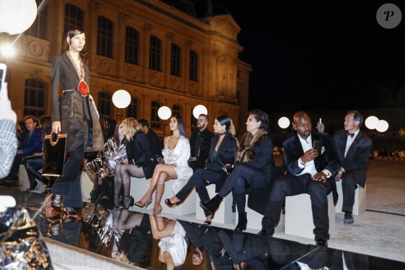 Kim, Kourtney Kardashian, leur mère Kris Jenner et son compagnon Corey Gamble au défilé de mode "Givenchy", collection prêt-à-porter printemps-été 2017 à Paris, le 2 octobre 2016. © Olivier Borde/Bestimage