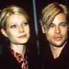Gwyneth Paltrow et Brad PItt posant ensemble en 1997.