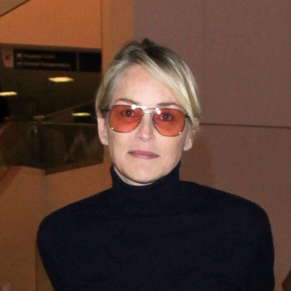 Sharon Stone à l'aéroport LAX de Los Angeles le 11 septembre 2016.