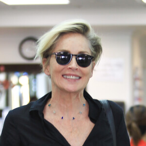 Sharon Stone rencontre David Geffen dans un salon de manucure à Beverly Hills, le 31 août 2016