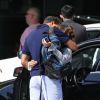 Exclusif - Pepe Barosso Jr embrasse sa petite amie Martina Stoessel dans les rues de Los Angeles, le 6 septembre 2016