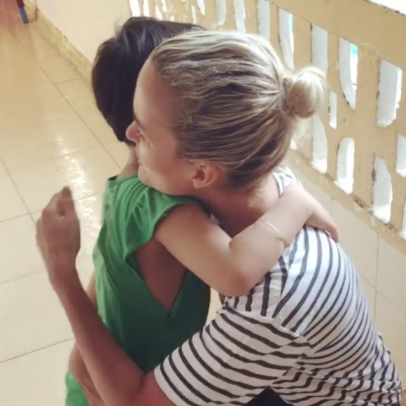 Laeticia Hallyday poursuit son combat humanitaire au Vietnam avec son association "La Bonne étoile", octobre 2016. Capture d'écran d'une vidéo postée sur Instagram.