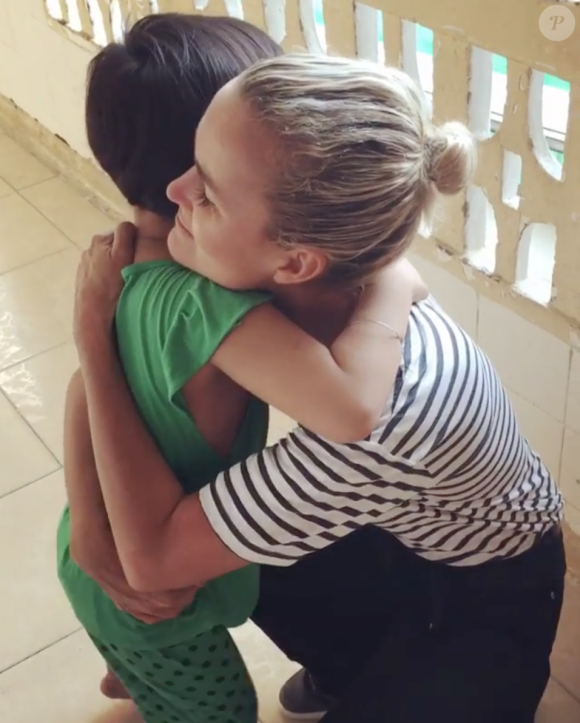 Laeticia Hallyday poursuit son combat humanitaire au Vietnam avec son association "La Bonne étoile", octobre 2016. Capture d'écran d'une vidéo postée sur Instagram.