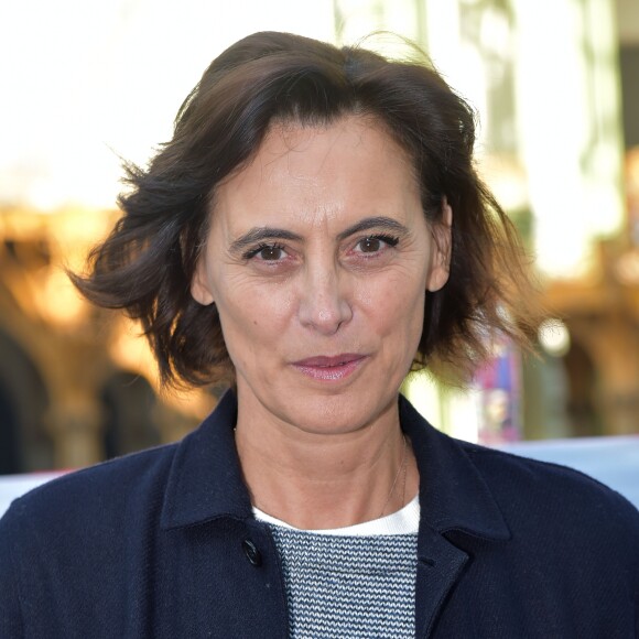 Inès de La Fressange, marraine de l'opération - 2 000 personnes se sont rassemblées pour un cours de yoga géant au Grand Palais à Paris le 9 octobre 2016. Cette opération, "Les yogis du coeur" s'est déroulée au profit de l'association Mécénat Chirurgie Cardiaque. © Giancarlo Gorassini / Bestimage