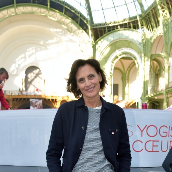 Inès de La Fressange, marraine de l'opération - 2 000 personnes se sont rassemblées pour un cours de yoga géant au Grand Palais à Paris le 9 octobre 2016. Cette opération, "Les yogis du coeur" s'est déroulée au profit de l'association Mécénat Chirurgie Cardiaque. © Giancarlo Gorassini / Bestimage