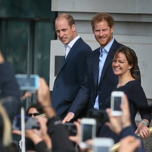 Le prince William, Kate Middleton et le prince Harry ont pris part à des rencontres au County Hall de Londres et au London Eye dans le cadre de la Journée mondiale de la santé mentale le 10 octobre 2016.