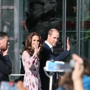 Le prince William, Kate Middleton et le prince Harry ont pris part à des rencontres au County Hall de Londres et au London Eye dans le cadre de la Journée mondiale de la santé mentale le 10 octobre 2016.