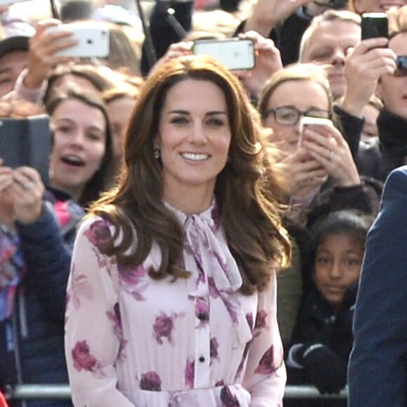 Kate Middleton à son arrivée sur le site du London Eye, la grande roue de Londres, le 10 octobre 2016 à l'occasion de leurs engagements officiels lors de la Journée mondiale de la santé mentale. © Doug Peters/PA Wire/ABACAPRESS.COM