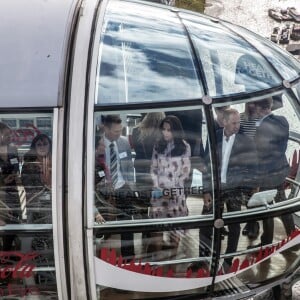 Le duc et la duchesse de Cambridge et le prince Harry ont pu faire un tour en haut du London Eye, la grande roue de Londres, le 10 octobre 2016 à l'occasion de leurs engagements officiels lors de la Journée mondiale de la santé mentale. © Doug Peters/PA Wire/ABACAPRESS.COM