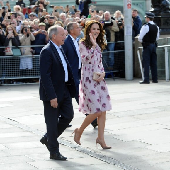 Le duc et la duchesse de Cambridge et le prince Harry ont pu faire un tour en haut du London Eye, la grande roue de Londres, le 10 octobre 2016 à l'occasion de leurs engagements officiels lors de la Journée mondiale de la santé mentale. © Doug Peters/PA Wire/ABACAPRESS.COM