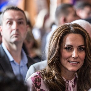 Kate Middleton le 10 octobre 2016 lors de rencontres dans le cadre de la Journée mondiale de la santé mentale. © Doug Peters/PA Wire/ABACAPRESS.COM