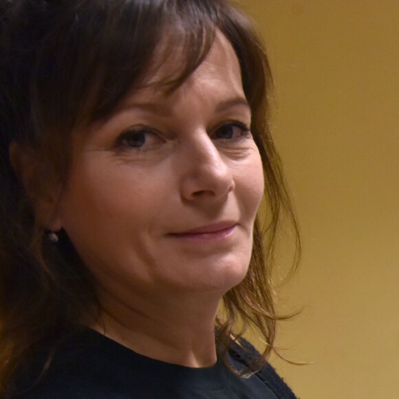 Exclusif - Cécilia Hornus lors de la lecture de la dictée ELA à l'école Gaston Ramon à Garches, le 10 octobre 2016, pour le lancement officiel de la campagne nationale "Mets tes baskets et bats la maladie à l'école". Pour l'édition 2016, c'est Katherine Pancol, qui a rédigé un texte inédit dédié au combat des enfants contre la maladie.