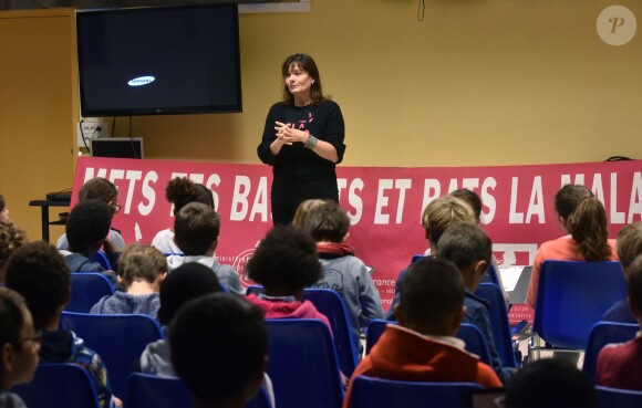 Exclusif - Cécilia Hornus lors de la lecture de la dictée ELA à l'école Gaston Ramon à Garches, le 10 octobre 2016, pour le lancement officiel de la campagne nationale "Mets tes baskets et bats la maladie à l'école". Pour l'édition 2016, c'est Katherine Pancol, qui a rédigé un texte inédit dédié au combat des enfants contre la maladie.