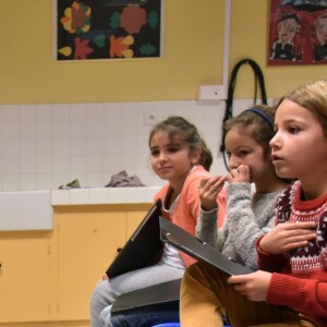 Exclusif - Cécilia Hornus lors de la lecture de la dictée ELA à l'école Gaston Ramon à Garches, le 10 octobre 2016, pour le lancement officiel de la campagne nationale "Mets tes baskets et bats la maladie à l'école". Pour l'édition 2016, c'est Katherine Pancol, qui a rédigé un texte inédit dédié au combat des enfants contre la maladie.