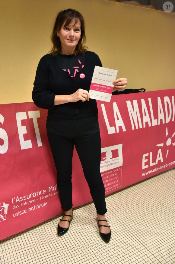 Exclusif - Cécilia Hornus lors de la lecture de la dictée ELA à l'école Gaston Ramon à Garches, le 10 octobre 2016, pour le lancement officiel de la campagne nationale "Mets tes baskets et bats la maladie à l'école". Pour l'édition 2016, c'est Katherine Pancol, qui a rédigé un texte inédit dédié au combat des enfants contre la maladie.