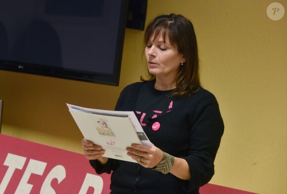 Exclusif - Cécilia Hornus lors de la lecture de la dictée ELA à l'école Gaston Ramon à Garches, le 10 octobre 2016, pour le lancement officiel de la campagne nationale "Mets tes baskets et bats la maladie à l'école". Pour l'édition 2016, c'est Katherine Pancol, qui a rédigé un texte inédit dédié au combat des enfants contre la maladie.