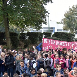 Exclusif - Cécilia Hornus lors de la lecture de la dictée ELA à l'école Gaston Ramon à Garches, le 10 octobre 2016, pour le lancement officiel de la campagne nationale "Mets tes baskets et bats la maladie à l'école". Pour l'édition 2016, c'est Katherine Pancol, qui a rédigé un texte inédit dédié au combat des enfants contre la maladie.