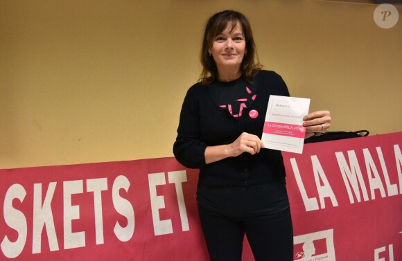 Exclusif - Cécilia Hornus lors de la lecture de la dictée ELA à l'école Gaston Ramon à Garches, le 10 octobre 2016, pour le lancement officiel de la campagne nationale "Mets tes baskets et bats la maladie à l'école". Pour l'édition 2016, c'est Katherine Pancol, qui a rédigé un texte inédit dédié au combat des enfants contre la maladie.
