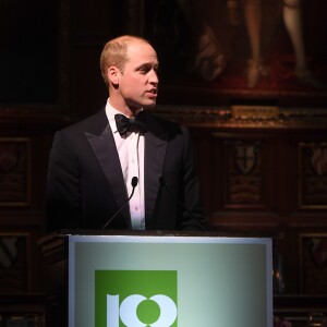 Le prince William assiste au dîner de gala de la fondation "100 Women in Hedge" à Londres le 10 octobre 2016.