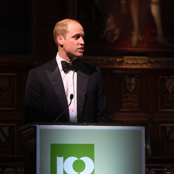 Le prince William assiste au dîner de gala de la fondation "100 Women in Hedge" à Londres le 10 octobre 2016.