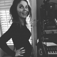 Geri Halliwell enceinte et en studio : L'ex-Spice Girl dévoile son baby bump