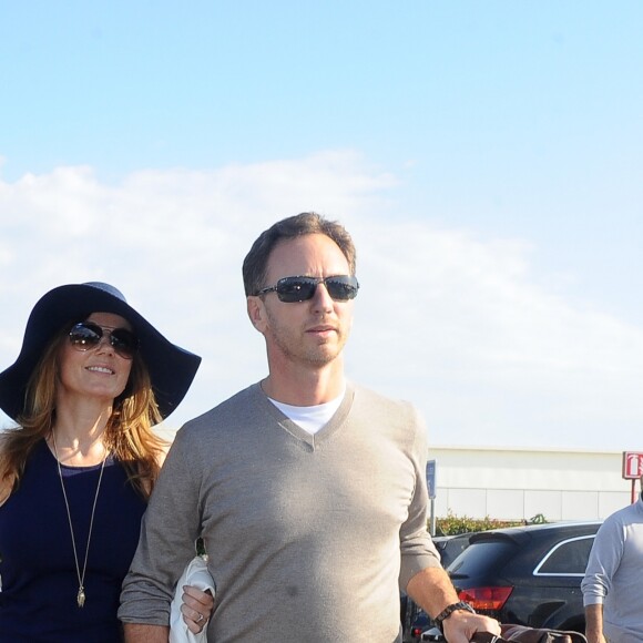 Les jeunes mariés Geri Halliwell et Christian Horner arrivent à l'aéroport de Nice, le 16 mai 2015 pour passer leur lune de miel à Cannes pendant le 68 ème Festival International du Film de Cannes.