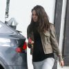 Mila Kunis enceinte se balade dans les rues de Studio City, le 11 octobre 2016