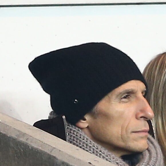 Nagui et sa femme Melanie Page - People au match de Ligue des Champions Psg - Ajax Amsterdam au Parc des Princes à Paris le 25 novembre 2014.