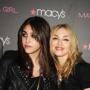 Madonna et sa fille Lourdes à la présentation de la collection Material Girl au Macy de New-York le 22 septembre 2010.