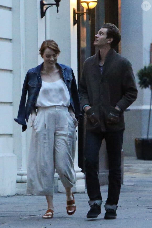 Exclusif - Emma Stone et son ex Andrew Garfield font une balade romantique dans les rues de Londres, le 21 août 2016