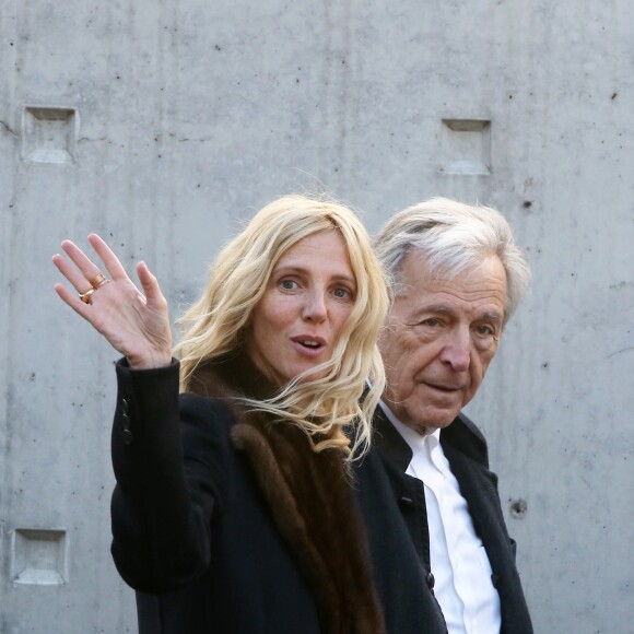 Sandrine Kiberlain et Constantin Costa Gavras lors du traditionnel remake du célèbre film de Louis Lumière de 1895 "La Sortie de l'usine Lumière à Lyon" à l'occasion du 8ème Festival Lumière à Lyon, le 15 octobre 2016