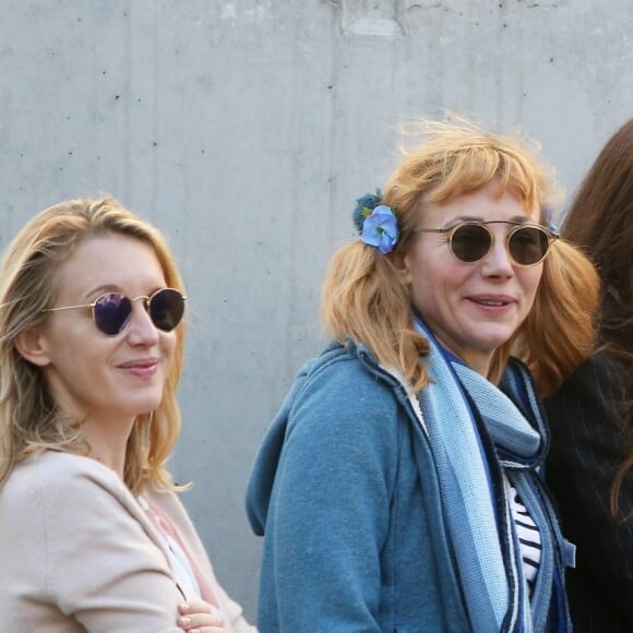 Camelia Jordana, Ludivine Sagnier, Julie Depardieu et Chiara Mastroianni lors du traditionnel remake du célèbre film de Louis Lumière de 1895 "La Sortie de l'usine Lumière à Lyon" à l'occasion du 8ème Festival Lumière à Lyon, le 15 octobre 2016