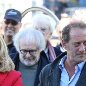 Catherine Deneuve et Vincent Lindon lors du traditionnel remake du célèbre film de Louis Lumière de 1895 "La Sortie de l'usine Lumière à Lyon" à l'occasion du 8ème Festival Lumière à Lyon, le 15 octobre 2016