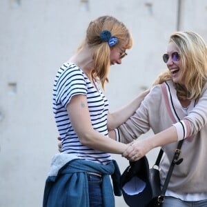 Julie Depardieu et Ludivine Sagnier lors du traditionnel remake du célèbre film de Louis Lumière de 1895 "La Sortie de l'usine Lumière à Lyon" à l'occasion du 8ème Festival Lumière à Lyon, le 15 octobre 2016