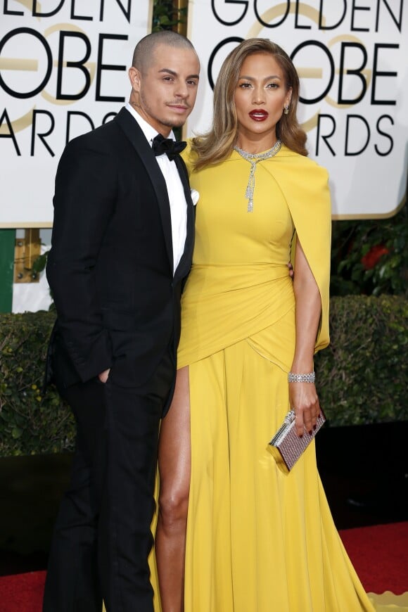 Jennifer Lopez et son compagnon Casper Smart à La 73ème cérémonie annuelle des Golden Globe Awards à Beverly Hills, le 10 janvier 2016. © Olivier Borde/Bestimage