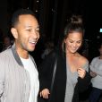 John Legend et sa femme Chrissy Teigen sortant après dîner du restaurant Catch à West Hollywood, le 6 octobre 2016