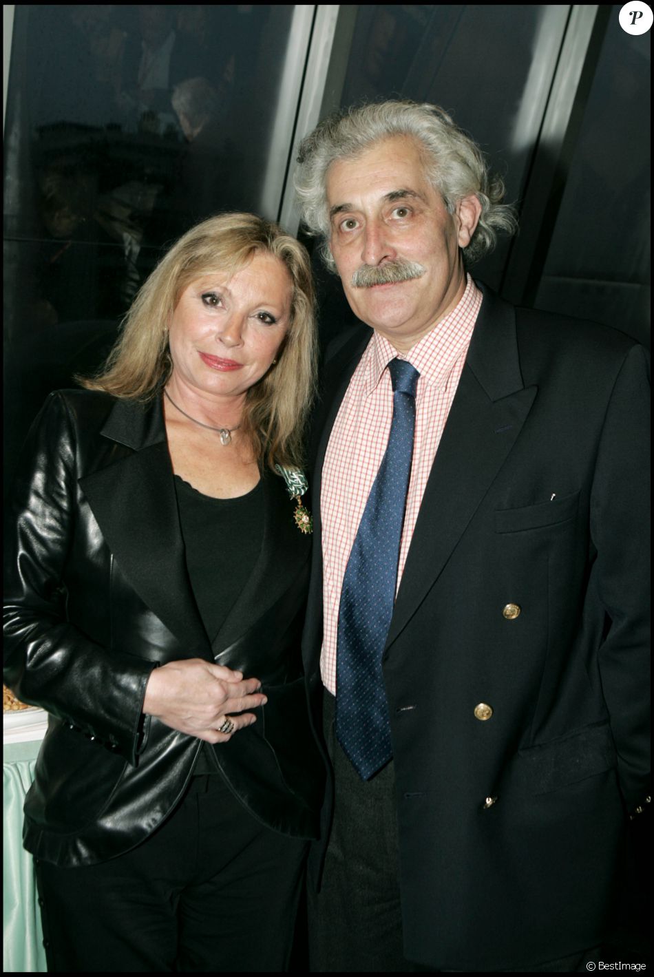 Véronique Sanson et son compagnon Christian Meilland La chanteuse est décorée lors du Midem à Véronique Sanson et son compagnon Christian Meilland La chanteuse est décorée lors du Midem à